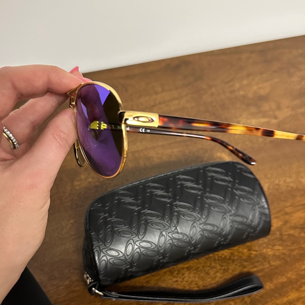 Oakley Aviator Sunglasses with Blue Lenses and Gold Frame - Picture 2 of 6